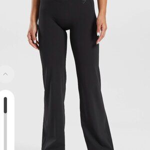 Gymshark - Crossover Flared Leggings - Large Tall, Black